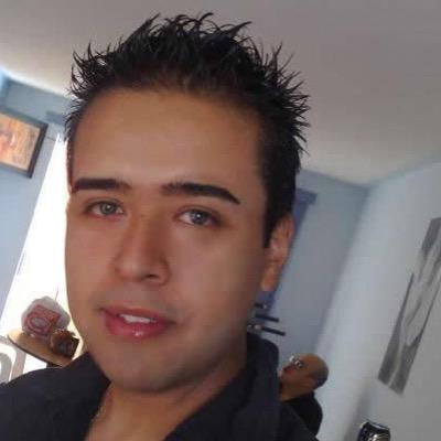 Estoy estudiando en la uvm, estudio economia.