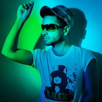 Pop-singer, songwriter. Listen to the debut seven song electro-pop soundclash EP Anglo-Indian.. Apple Music: https://t.co/qIwQf1yGhB