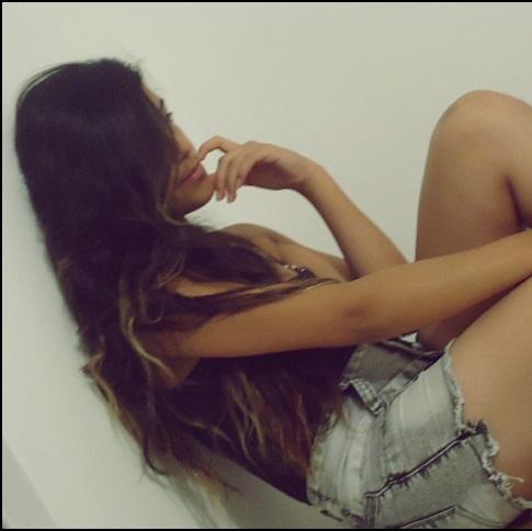 Quem se descreve se limita .