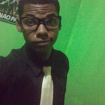 leandersonjesus's profile picture. Sou Simplismentee oó dá Fotoo* o altinhoo, doos cabeelos pretoos, daa peele negra e dos olhos 
castanhos, sigo de volta

Vocalista da Banda Nethos De Santana