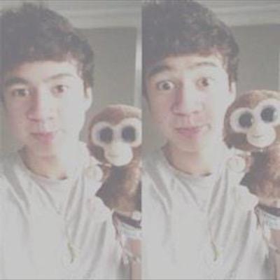 ive seen calums dick so we are basically dating|| band acc follows✨