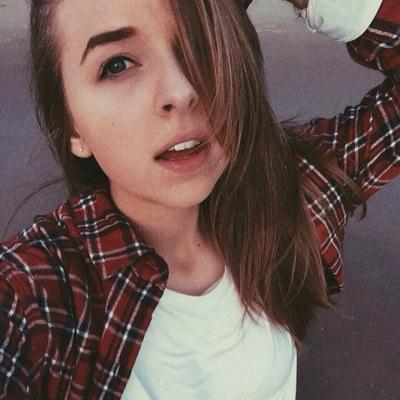 Crazy chick. Loving McDonalds. Youtuber. Looking for friends. RolePlay.