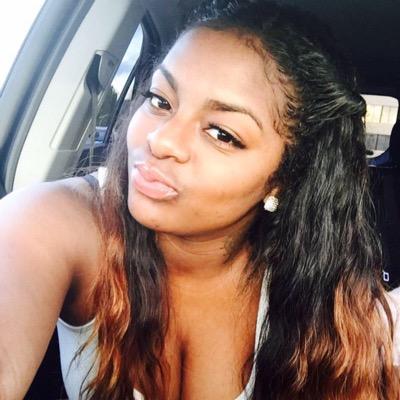 raqueldoeeee's profile picture. you lurkin cus you careeee