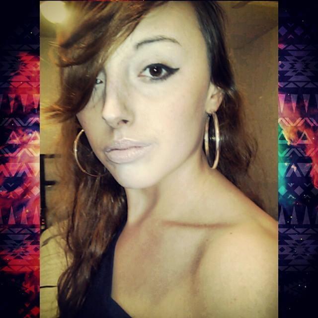 rhiannonskye36's profile picture. Going to travel the world. I'll let ya know how it is :)  *I love challenges. So, challenge me.*