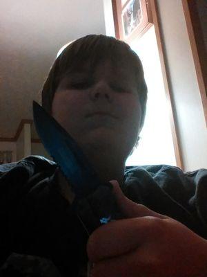 love God and pray,love the walking dead and anime and my family and love to draw