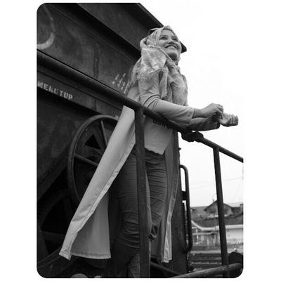 LieJuliaa's profile picture. follow saja dulu! mana tau kita jodoh