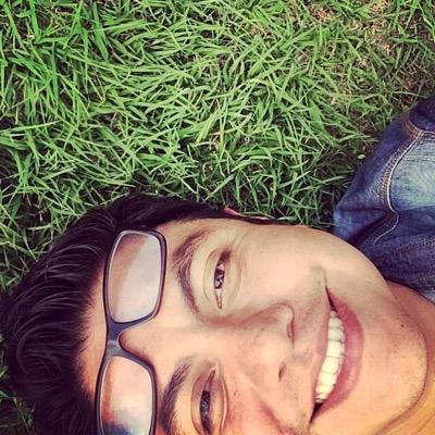 Diseñador, publicista, coolhunter y fotógrafo por afición. ¿Qué pasaría si una fuerza imparable se encontrará con un objeto inamovible?
