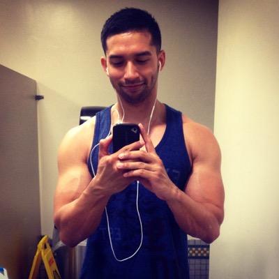 Marine, shiny objects connoisseur, amateur photographer, foodie, book nerd, fitness buff and tech geek
