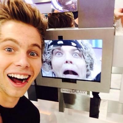 hey!! free follow from @cockatoocalum!! so please follow back!! xx (ifb)