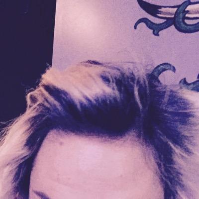 beckycohealy's profile picture. 17-year-old woman.