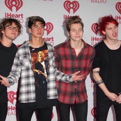Let us know if you want to meet 5sos.. we'll be glad to help! | Livy and Lucia on this account. We rately tweet, but ALWAYS dm. If we don't answer, we apologize