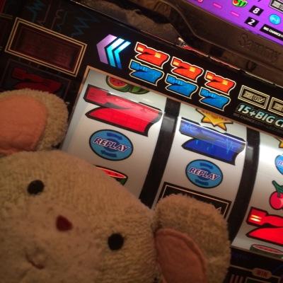 音楽、食事、旅行、ギャンブルが趣味です。体は大人、頭脳は子供！大人になんてなりたくない♪カジノ機器メーカーのゲームデザイナーやめました！