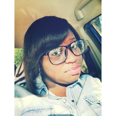 Imma cool girl to b around.. I wouldnt say im quiet .. But i love to laugh n have a good time... #CollegeGirl #TeamDarkSkin #TeamAU