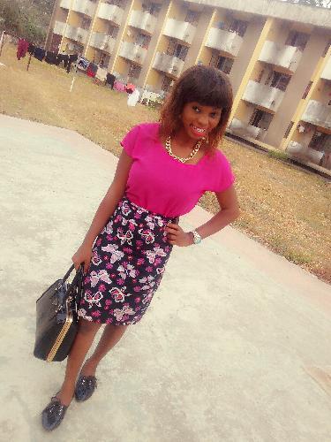 I love to look at the bright side.#teamislam#,#teamoau#,#teammanu#...my happiness matters a lot cos lyf is too short to live in regret,sadness and sorrow