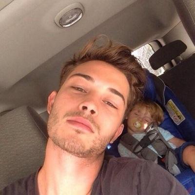 on baise?