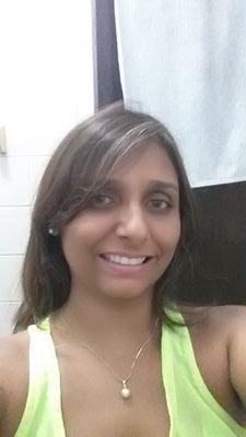 Sou uma pessoa simples, companheira, sincera quando tem que ser e amiga.