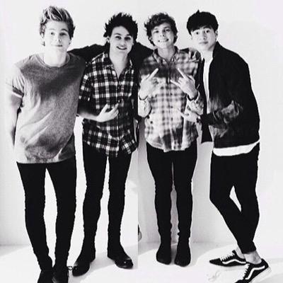 follow @irwinsxwings they follow back