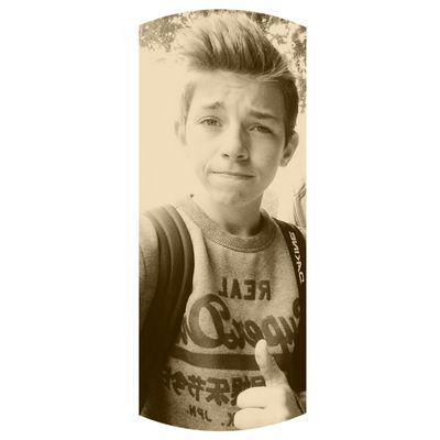 Facebook : Giulian Di Falco 
Snap : giu200