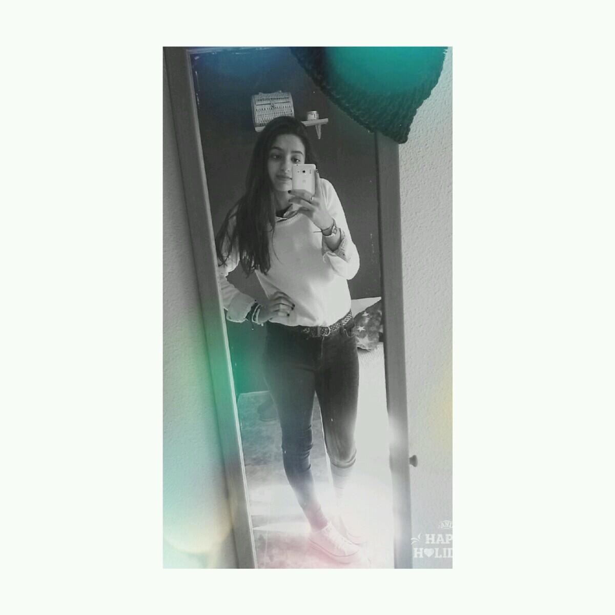 F.M.D/Instagram:andreaoliver24