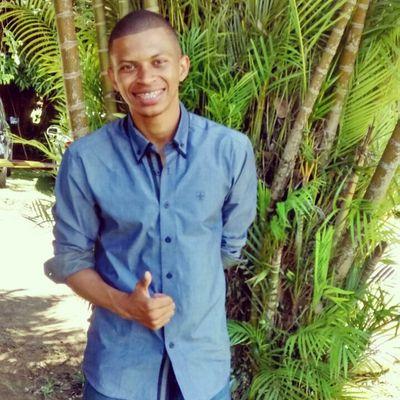 evangélico,  19 anos. 
Resende, Rio Janeiro
solteiro.
missão? usar essa rede social para edificação e para ganhar vidas.