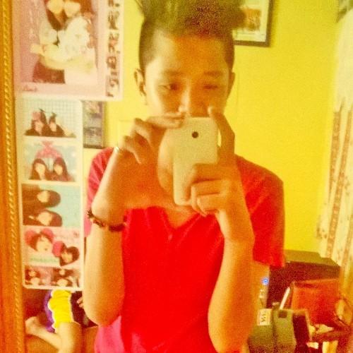 Mabait lang  akong tingnan in english im just good looking XD