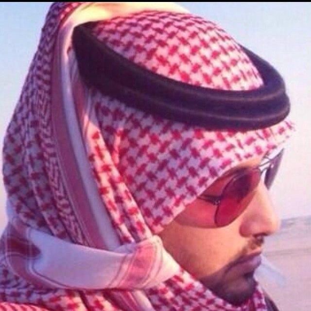 ( شاعر ) بعض أبياتي بالمفضله .. أعمل بالأتصالات السعوديه .. أمتلك قائمه من الأمنيات سارحل قبل أن اصل بها الى النصف ، أولها رضاك يا أمـي ...
 ( عاشق للهلال )