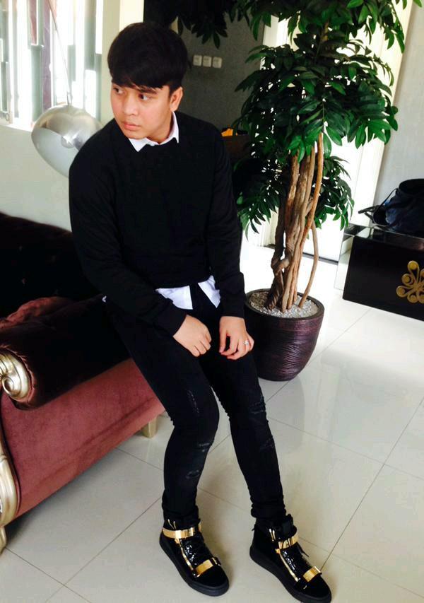 Billy Syahputra atau dikenal juga dengan Bang Billy adalah komedian dan presenter baru di dunia hiburan Indonesia.