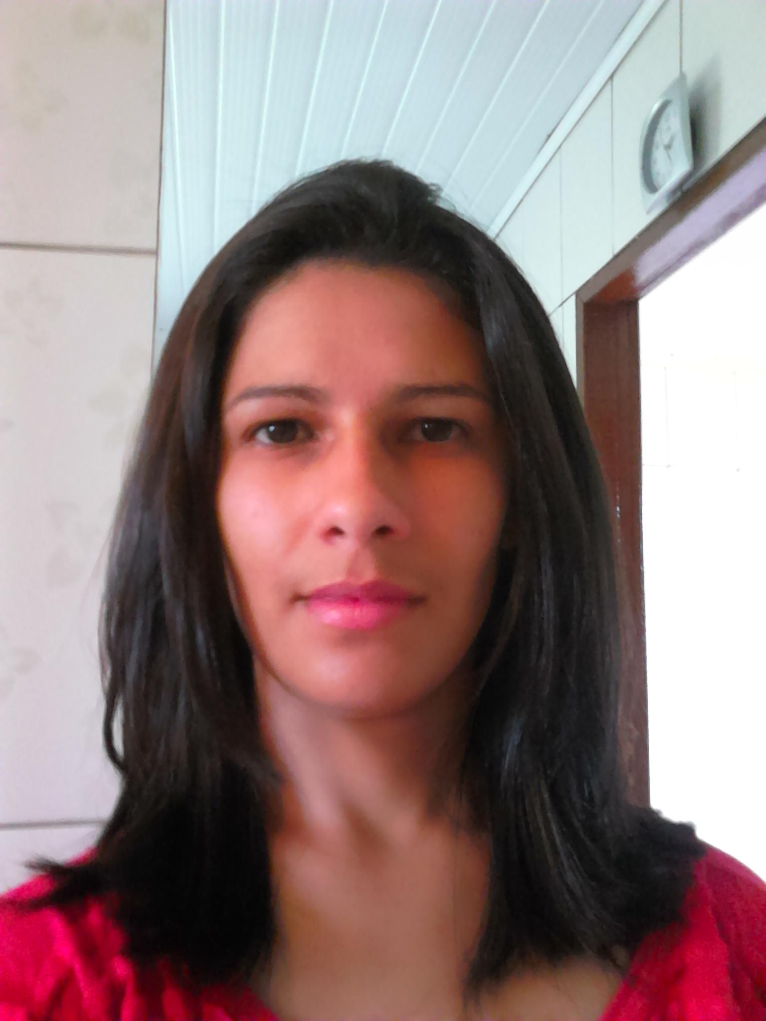 feliz é aquele que vê a felicidade do outro sem ter inveja.o sol é para todos e a sombra é para quem merece.