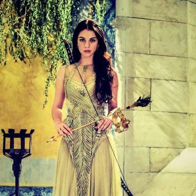 You and I both know the stakes. And if you want to play a game of distance, let me show you how its done #Reign