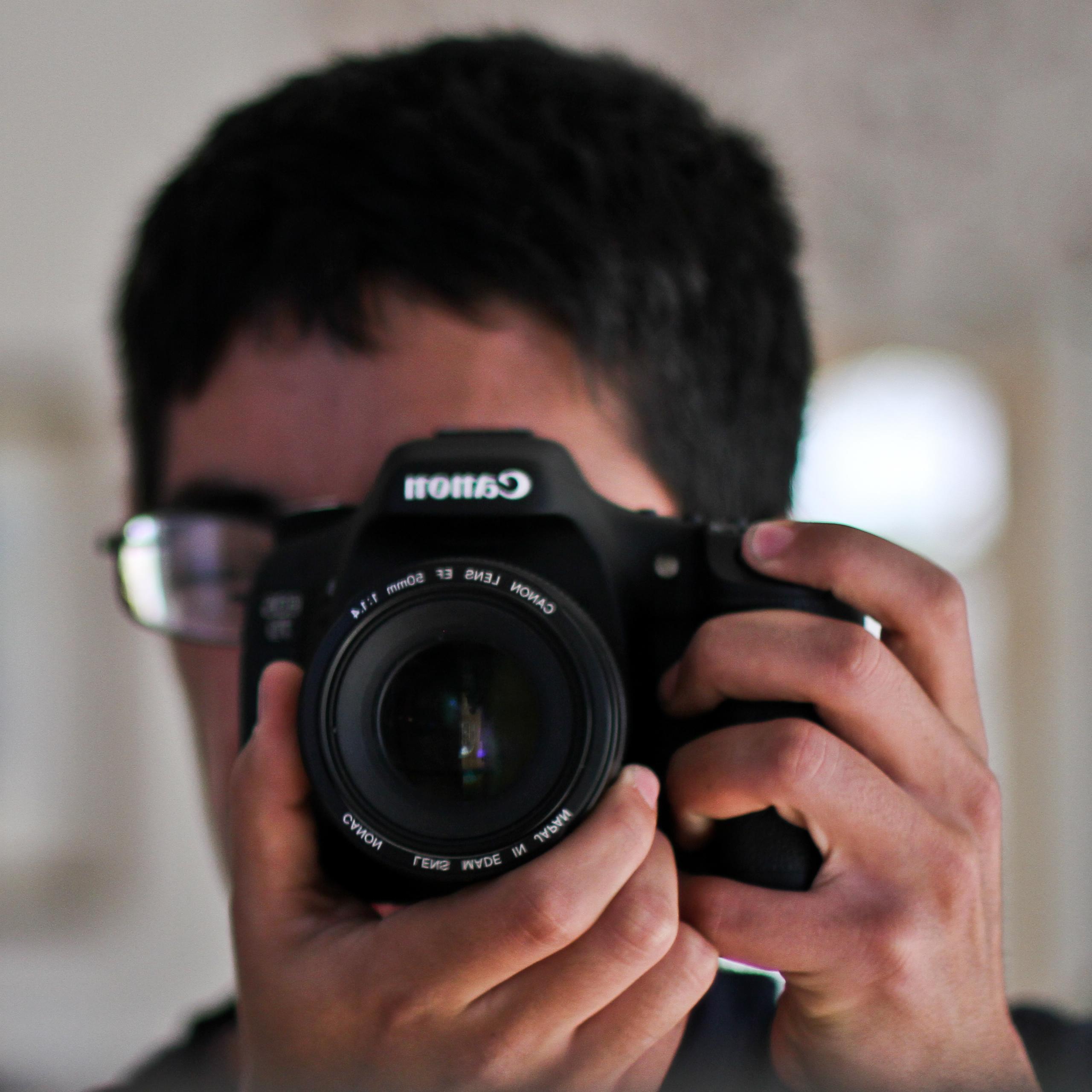 cinematographer | photographer | musican | DP for @soundcloutshow | i take photos of people and things | for business inqueries: paulusabuakelart@gmail.com