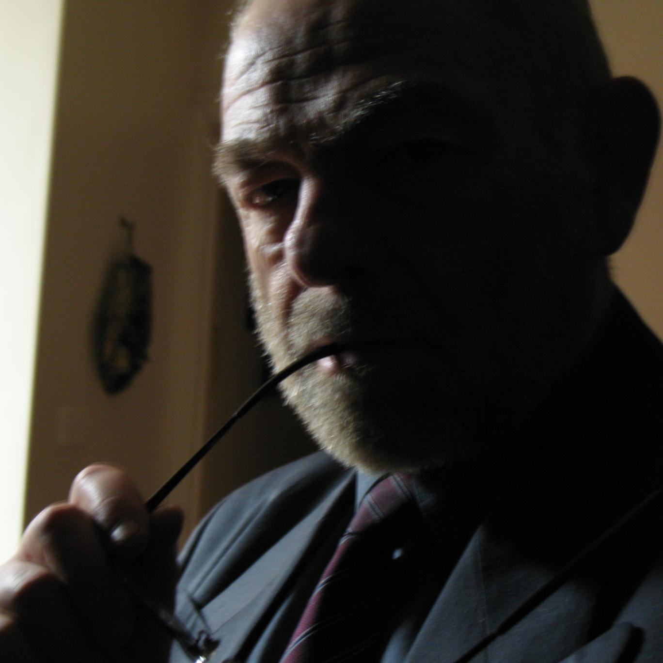 Former IT consultant and commodities and derivatives broker. Camera buff, lateral and forward thinker always looking for ways to advance the community.