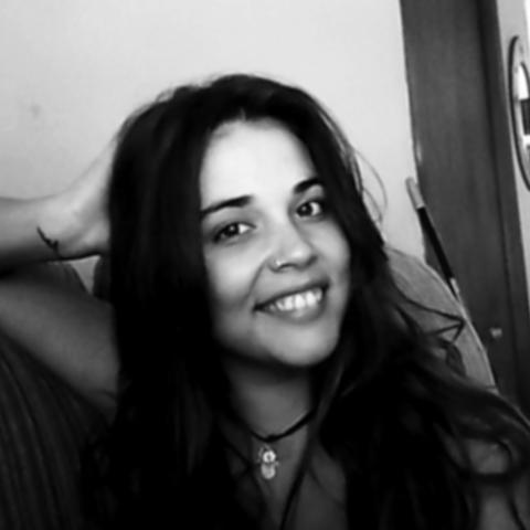 raquecogue's profile picture. Una sevillana bastante moleña. Enamorada de esos pequeños detalles que marcan la diferencia.