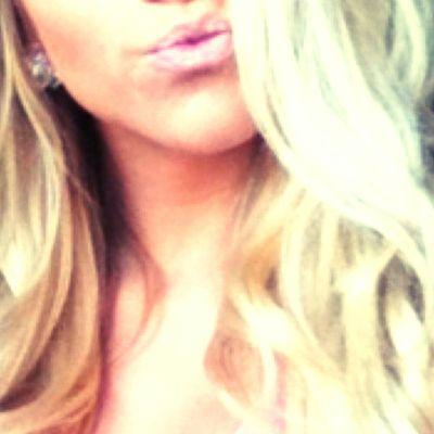 ❤Just your typical makeup wearing, hair bleaching, shop til you drop kind of girl. Xoxo❤ avi is meee ;)