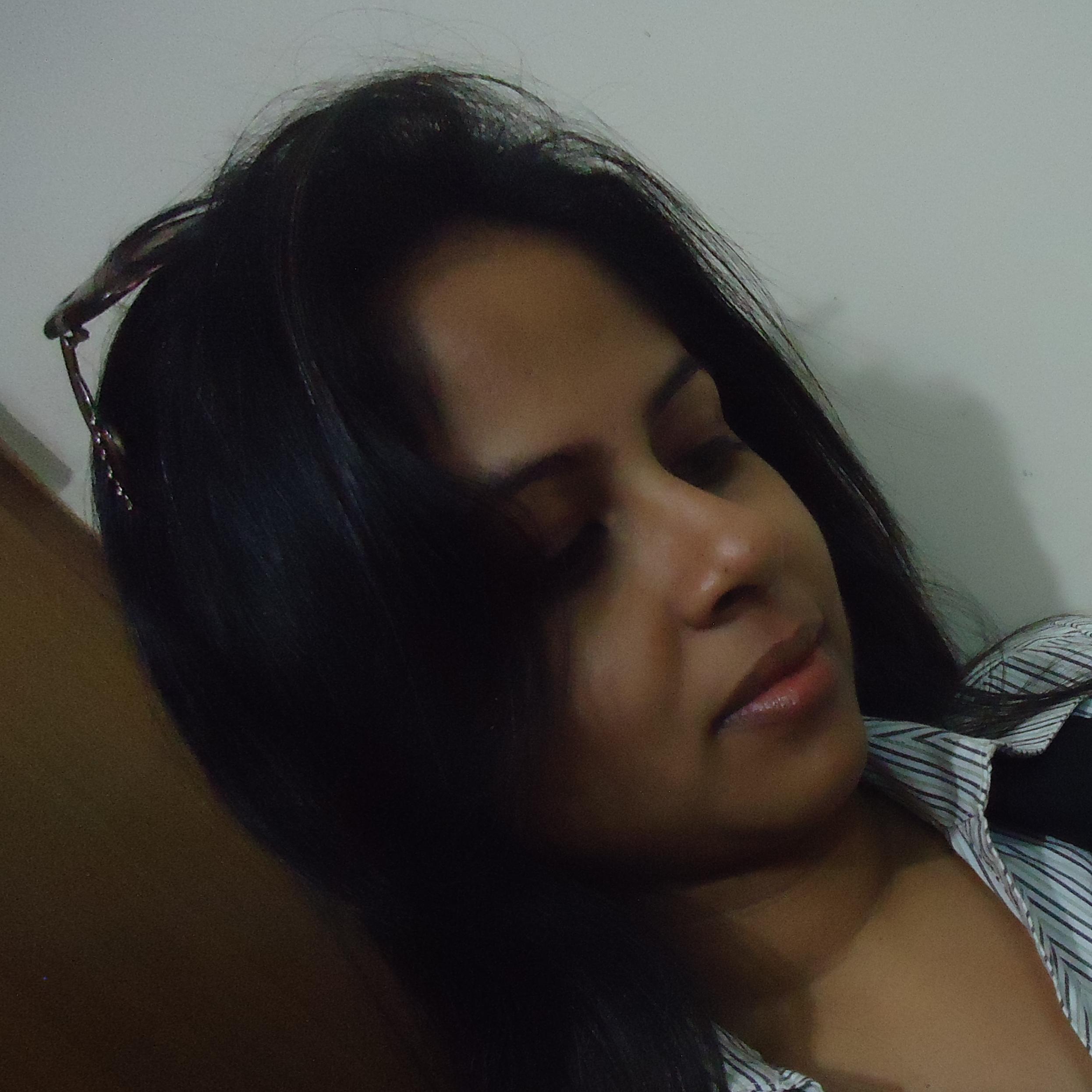 MomenaMunne's profile picture. 