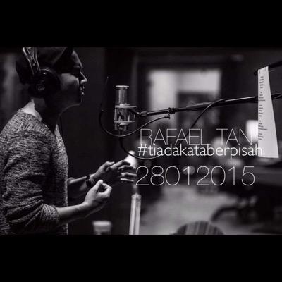 We proud to have an idol like co @rafaell_16 and to be a part of charming booster @MYRAFLATAHUGS @RAFLATAHUGS ♥♥