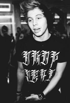 SamHemmingsHRPG's profile picture. Brandon is my Daddy. Slayrina slays. Abby is the coolest person ever and I love her.