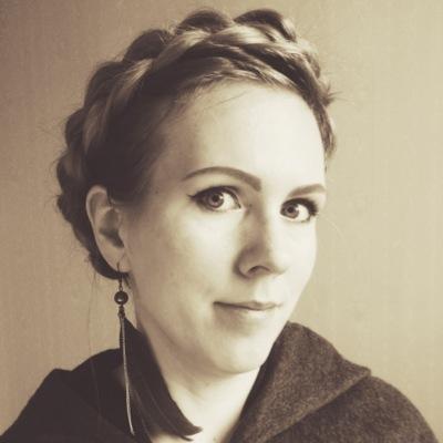 lovisalynx's profile picture. Livsgeni. Jobbar med tekniska saker men dagdrömmer otekniskt. Vill gärna bli författare, bågskytte-assassin eller professionell chokladångest-utskrikare.