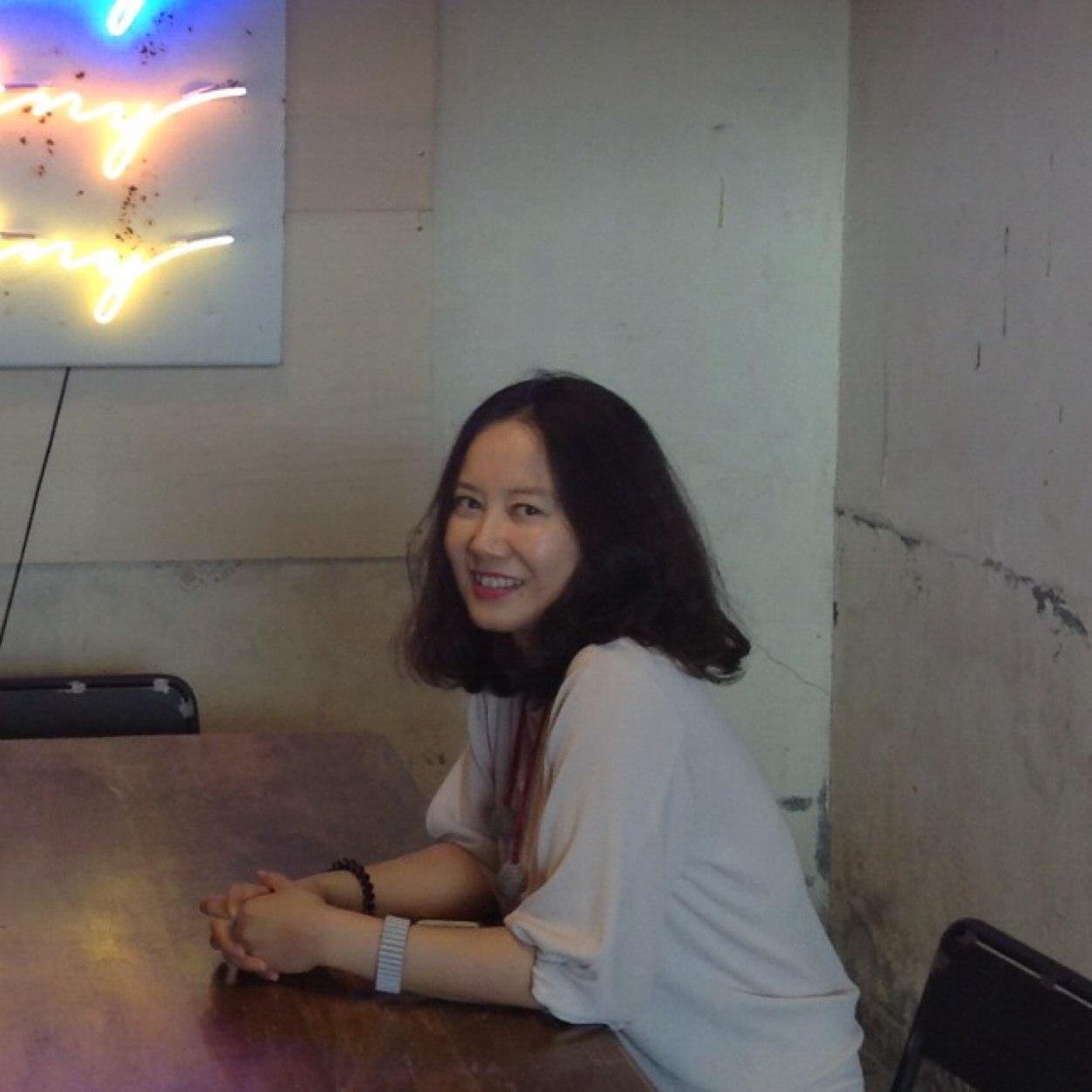 전은경 월간 디자인 편집장. 내용=형식: 고전, 내용)형식: 낭만, 내용(형식:상징