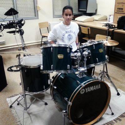 Angela.Of.Kaym.ROL Fútbol, Baloncesto, DEPORTE, MÚSICA, percusión, longboard y siempre con una sonrisa. BTT family Instagram:angela_rolan.
Ask:AngelaRolan10