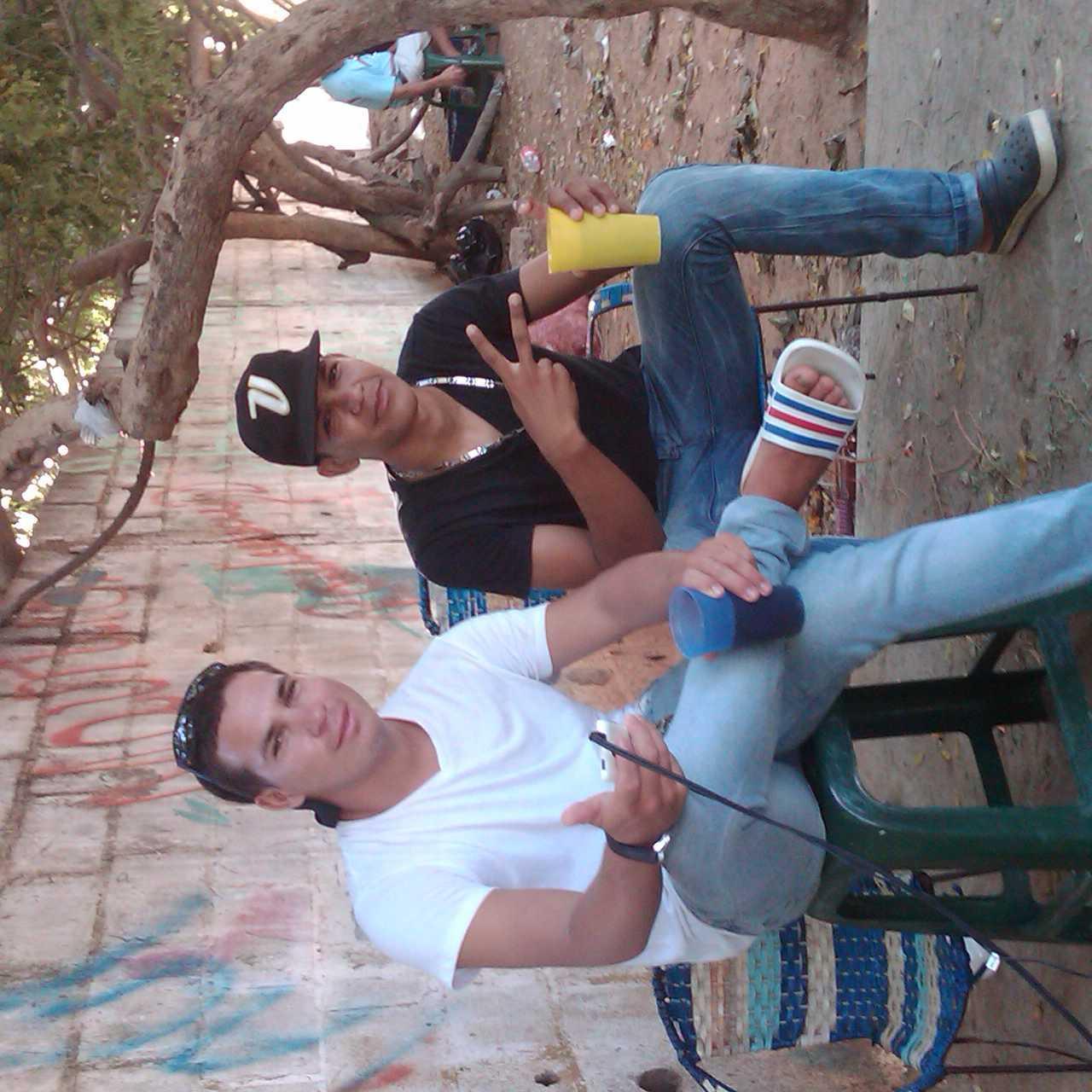 No te enamores de la vida, recuerda que nacimos comprometidos con la muerte. pin:32815231 ♥'HaizellR'♥