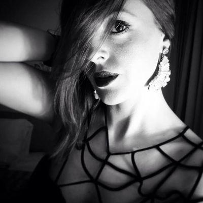 Una volta volevo fare il grafico, adesso non lo so. 
Mentre ci penso mi diverto sul mio blog e scrivo di beauty per Glamour.it