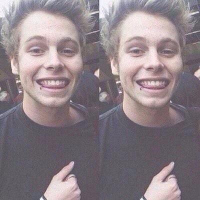 unhealthy addiction to 5sos, harry styles and vine.