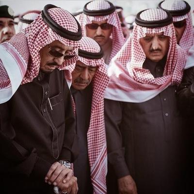 وخلف الصبر اشياء جميله تنتظر ☁️ اللهم صل وسلم على نبينا محمد ♡ ..!