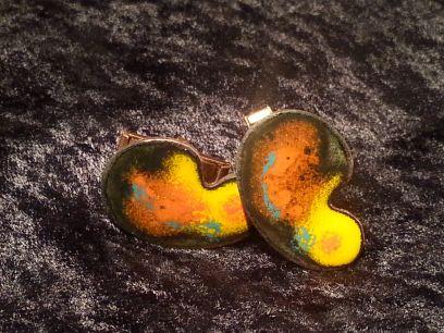 abstract multimedia artist: enameled jewelry,  painted apparel,  3d paintings. Co-Owner of The Artisan Collective Nwk NJ