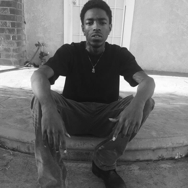 Soundcloud: http://t.co/lA6TNuwb7d

IG: @yeayer_itstymalik

FB:  http://t.co/mIAg2RmI16