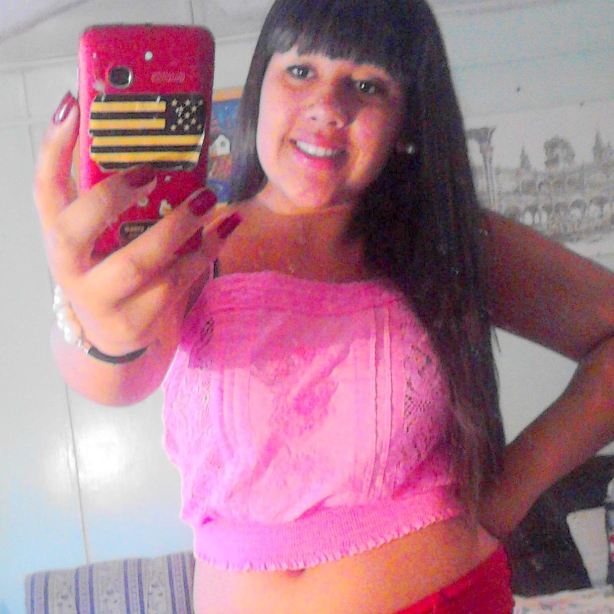 Holissssssss, me llamo Romina :E tengo 20 años soy de peñaroooool♥ y me gusta actuar (? Más allá de las nubes, el cielo es siempre azul ~