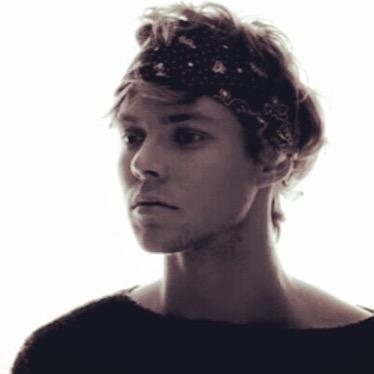 Retweet the two tweets below & tag ash & mikey & follow @falloutsheer if you like she fb