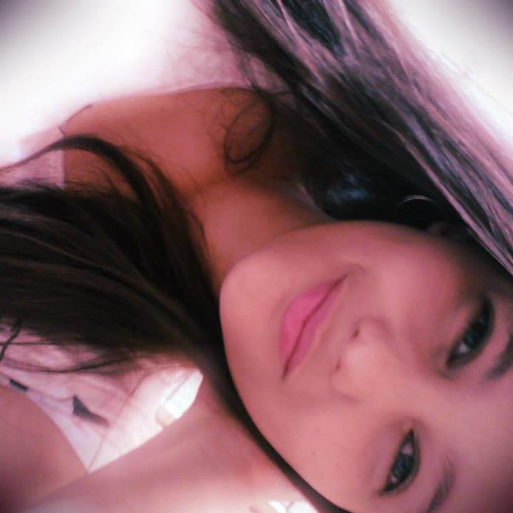 sou braquela,legal, adoro dormi eu do risada de tudu ate do ventu ..........tenho olhos castanhos claros ......enfim adoro faser novos amigos ....xd