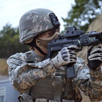 国家公務員→半導体製造装置メーカーメカ・プロセスエンジニア→2025年5月〜インフラエンジニア
取得済み資格：CCST,CCNA,LPIC1　年内目標資格：AWS CLF,SAA,SG