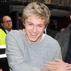 te dei um follow free agora por favor siga a @narrymistico ou meu follow free de volta pra mim. ela n precisa seguir de volta já q te segui